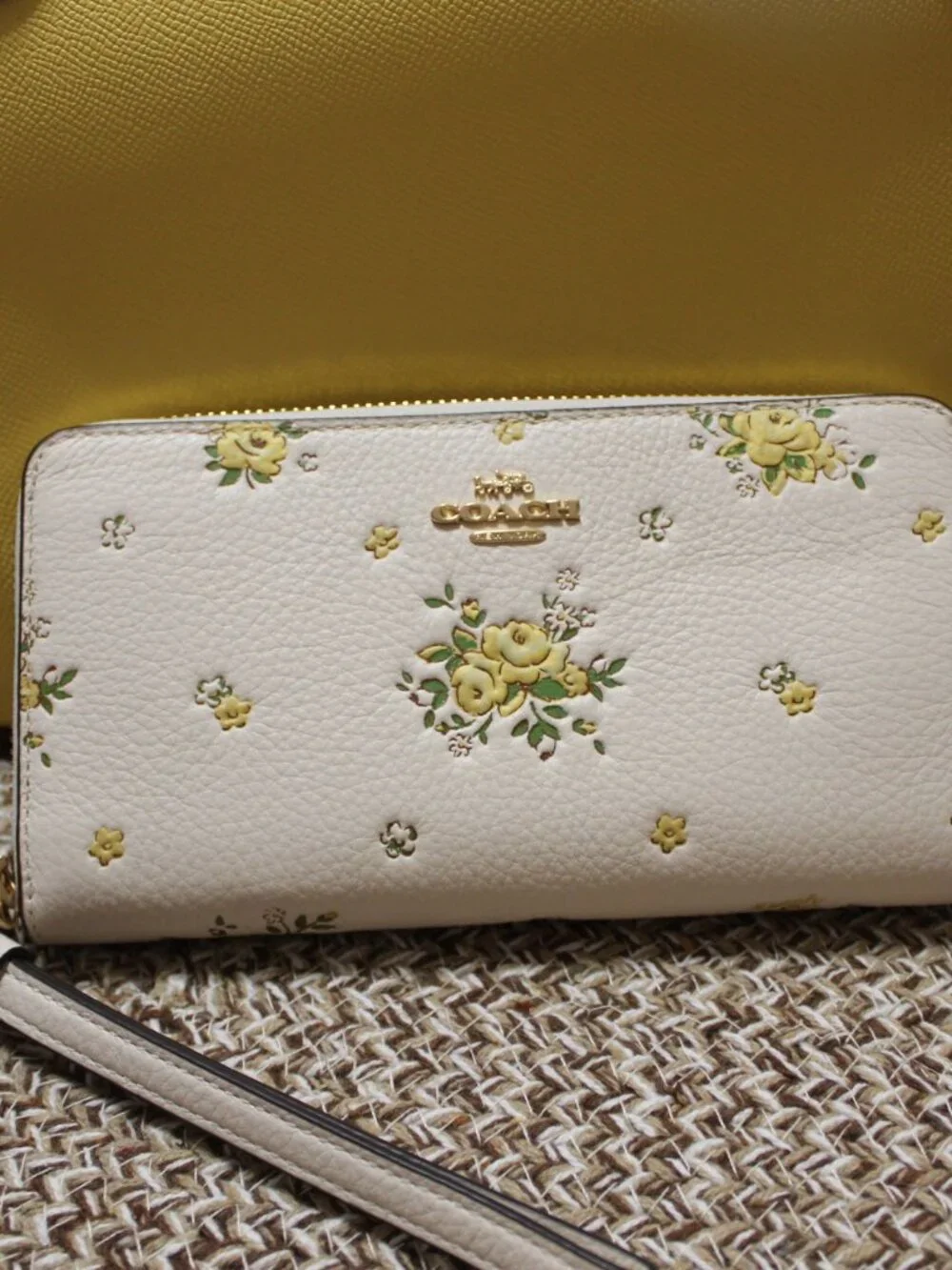 NWT COACH TOTE/PURSE, CONTINENTAL WALLET/COIN PURSE KEY FOB/ WALLET/SCARF SET! - Picture 6 of 16